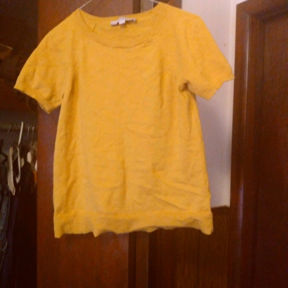 Yellow loft short sleeves t-shirt.